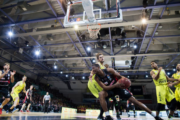 本届比赛中 本届比赛中