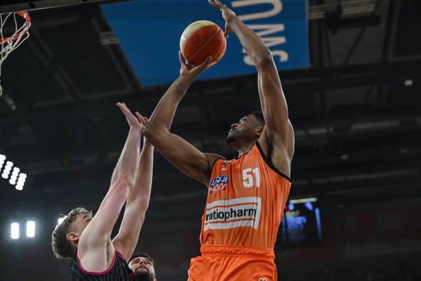 居联盟前列 居联盟前列